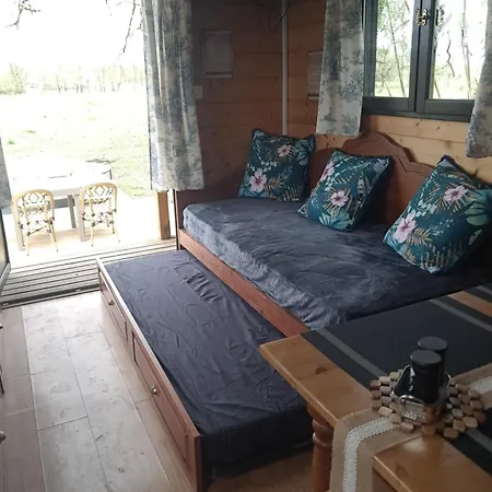 Roulotte De Charme Avec Jacuzzi Prive Lyxtält Beaupouyet
