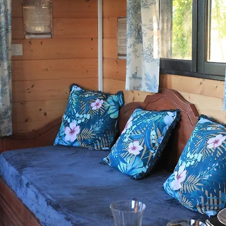 Roulotte De Charme Avec Jacuzzi Prive * Beaupouyet