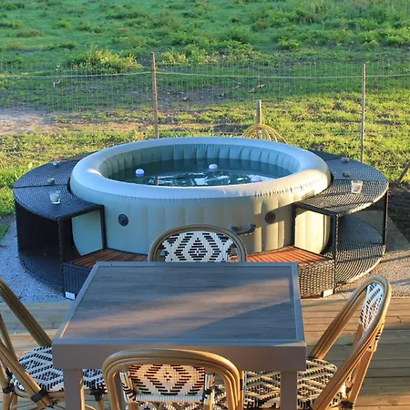 Roulotte De Charme Avec Jacuzzi Prive Beaupouyet
